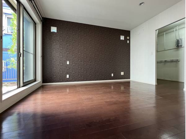 大容量のWICが完備された約9帖の主寝室