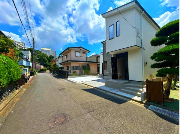 前面道路は約5.9m御座います