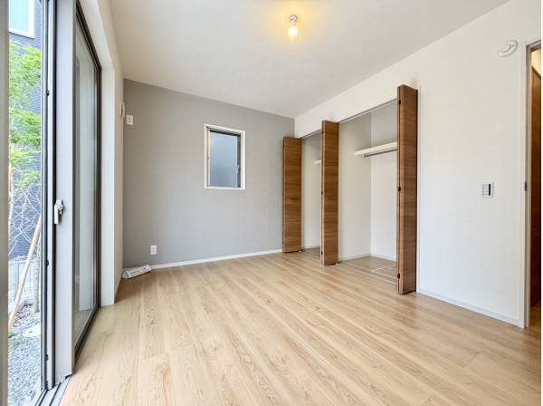 洋室は全部で4部屋ございます