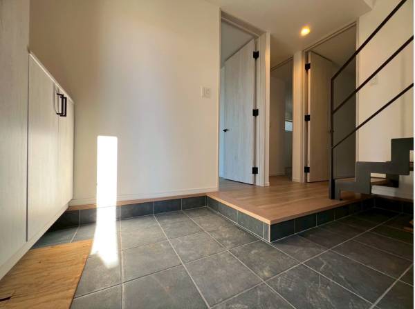 ファミリーに嬉しい広々としたエントランス、抜け感デザインが◎