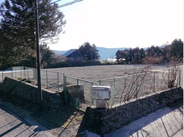 現地は角地につき開放感を感じられます