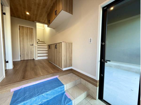 ガレージからそのまま室内へ。