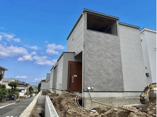 2階には約6帖のワイドバルコニーがあり、布団も楽々干せそうです。

