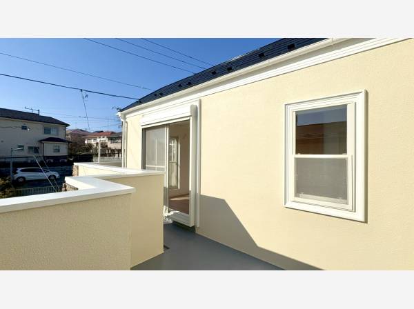 バルコニーもございます。