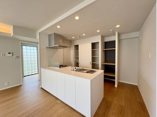 調理スペースが広く料理が捗るシステムキッチン