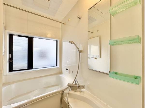 くつろぎの空間でゆったりバスタイムをお楽しみください