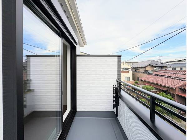 2階にもバルコニーがあります