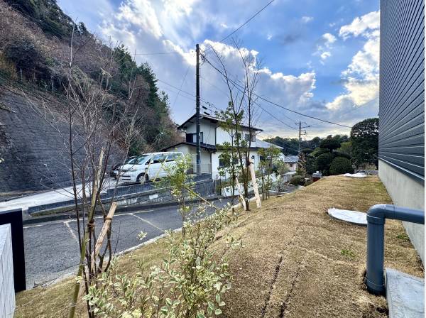 緑に包まれて鳥の鳴き声が心地いい現地