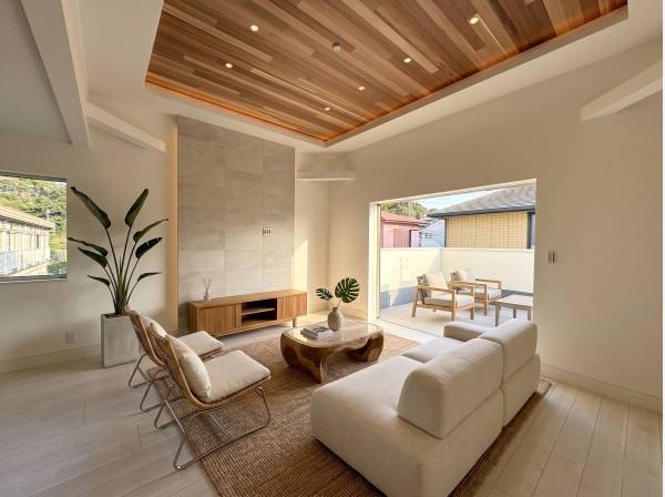 センス良くリノベーションされた室内。家具・小物はAIによるイメージ