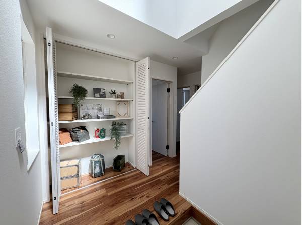 収納に便利な広いクローゼットが付いた玄関