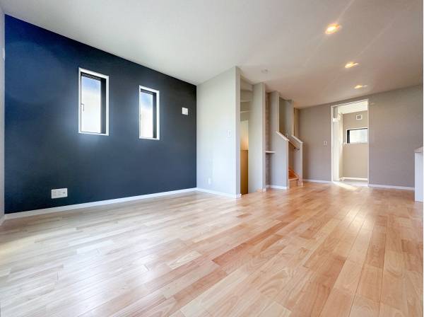 アクセントクロスがおしゃれなリビング