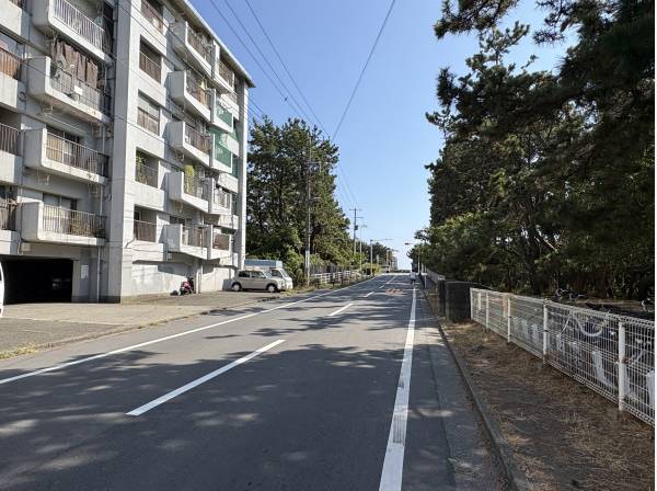 海まではほぼ１本道。車のアプローチも良好です