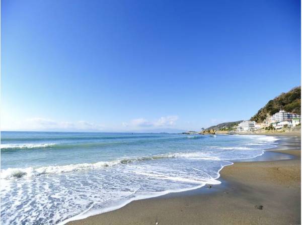 長者ケ崎から続く長いビーチラインの関根海岸(約550ｍ)