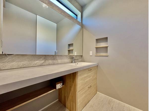 洗面台も大きくて立地感が有ります！