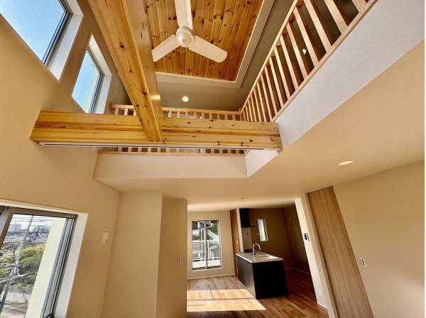 天井横にはロフトがありますよ。