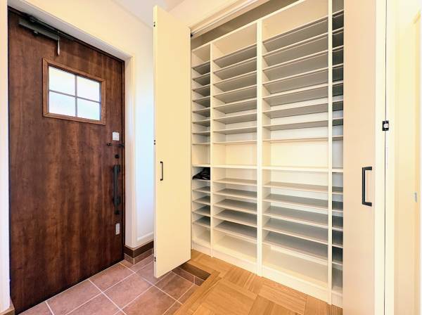 玄関スペースには大容量のSIC