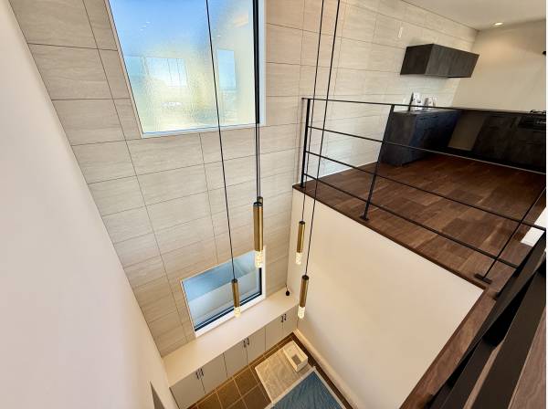 玄関は吹き抜けになっており、室内に入室した瞬間開放感！