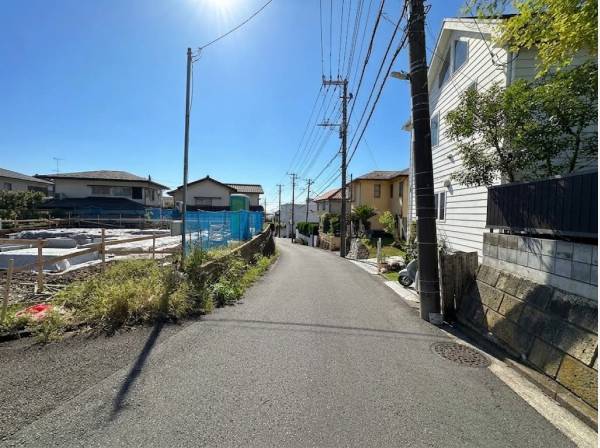 西側道路　幅員約4.97m