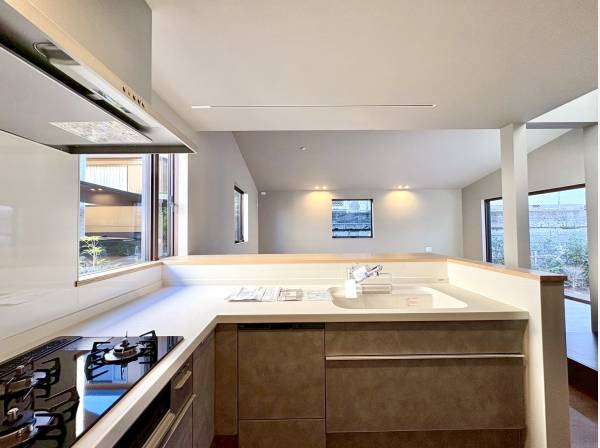 作業のしやすいL型キッチンは対面式

