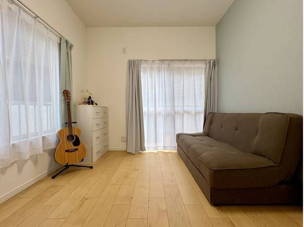 光がやさしく広がる落ち着いた居室