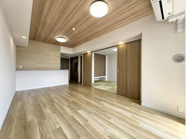 天井高のリビングダイニング