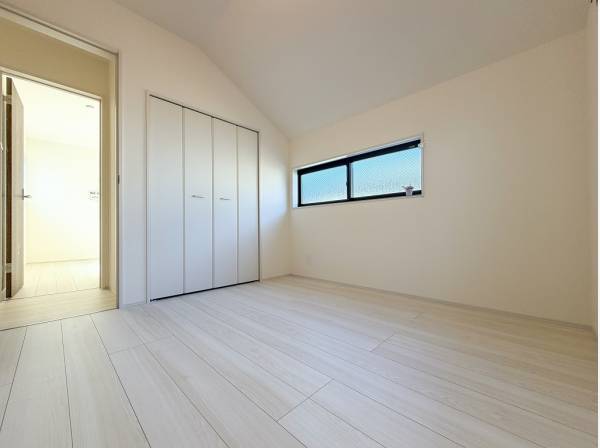 お好みのインテリアが主役となる真っ白なお部屋