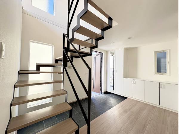 開放的な玄関スペース