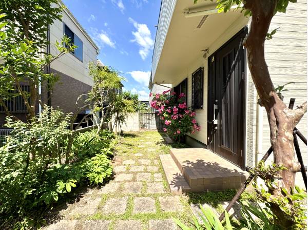 植栽が美しい広いお庭