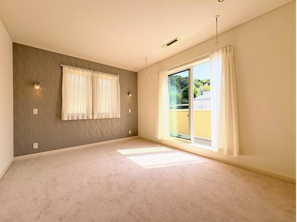 2階主寝室約7.8帖のゆとりある広さ