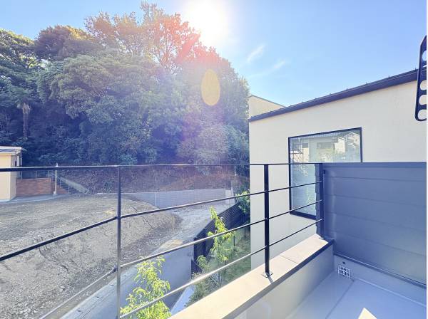 葉山の緑を感じおるロケーション