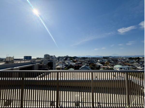屋上共用テラスから花火を望みます