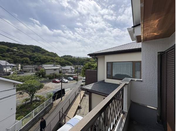 葉山の緑を感じられる立地、駅までは平坦！