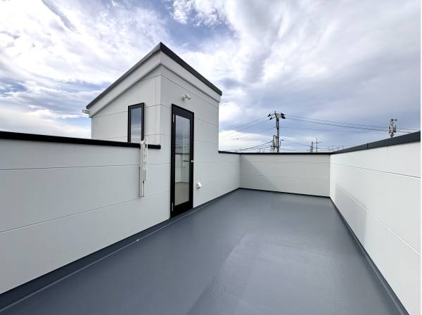 空を身近に感じる約10.5帖の屋上空間