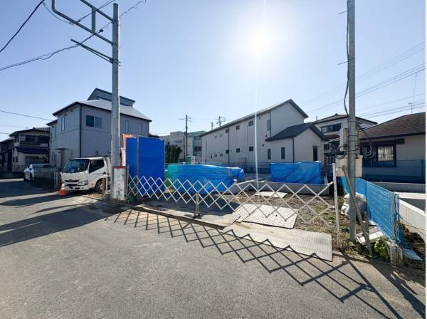 車種によりますが2台分のカースペースを確保。