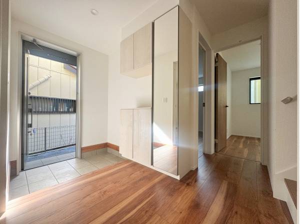 姿見付きのシューズラックが嬉しいですね