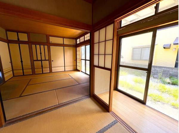 既存建物の和室よりお庭先が広く確保されていました。