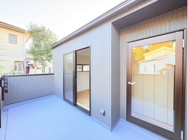 東南向きの広々バルコニー