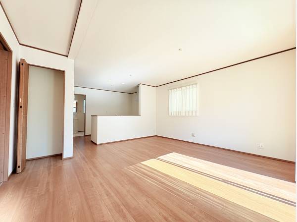 1階リビングはLDK約17.25帖。