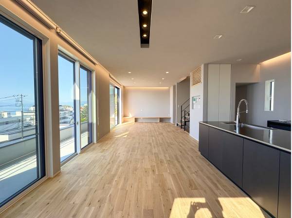 LDKはこのような大空間に。邪魔な柱、袖壁などが無くてスッキリ広いです