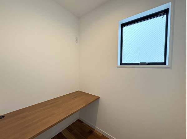 ワークスペースにも重宝する書斎も