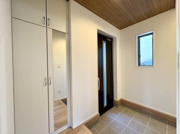 玄関スペースです。収納もたっぷりです。