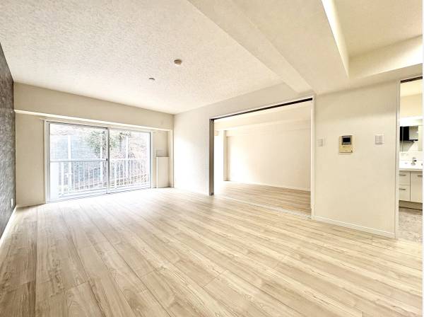 ゆとりあるリビングダイニング