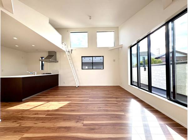 窓が多く明るく開放的です。