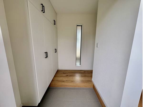 玄関収納もタップリ