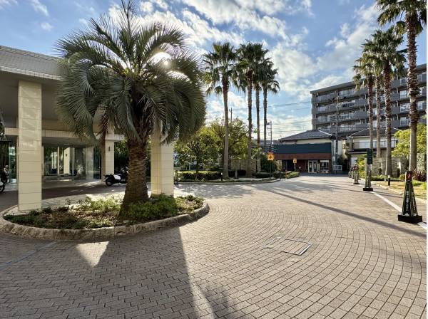 送迎にスムーズなエントランスロータリー