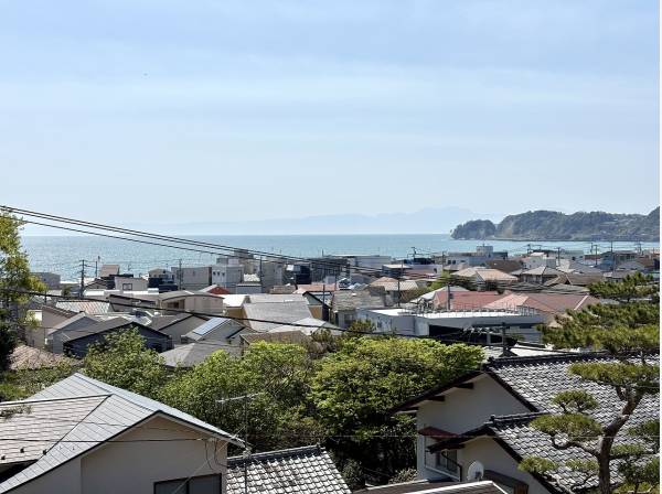 ルーフバルコニーから広がる海と空の景色