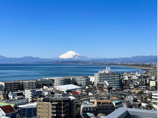 スカイテラスからの眺望　海に浮かぶ富士山を望めます