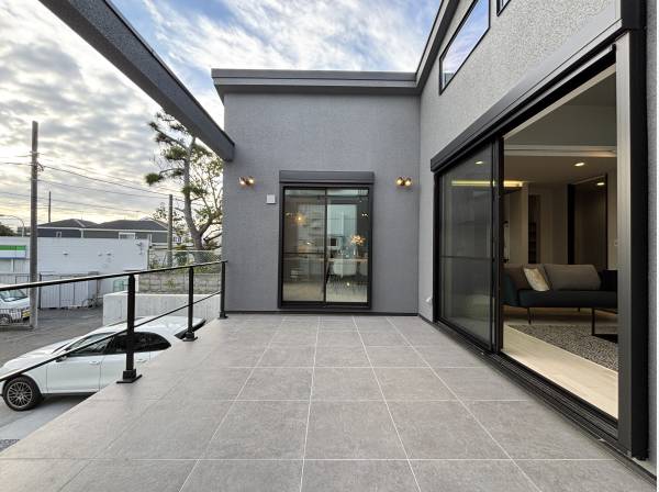 リビングの先にはアウトドアテラスが広がります