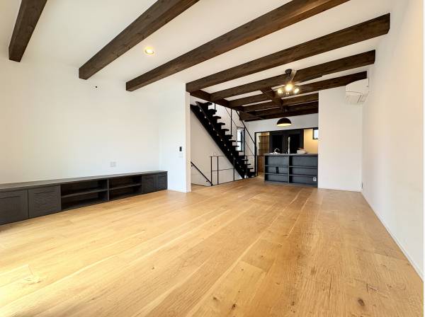 LDKは22帖と広く落ち着きある空間です