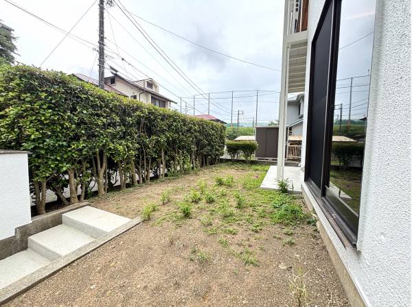 外からの視界が気になりにくいお庭もございます♪